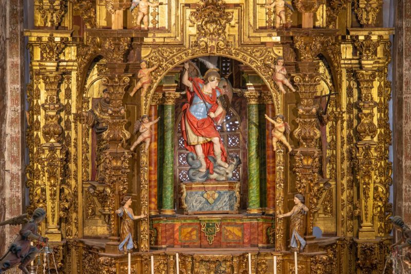 ¿Cómo orar a San Miguel Arcángel para dominar a los enemigos?